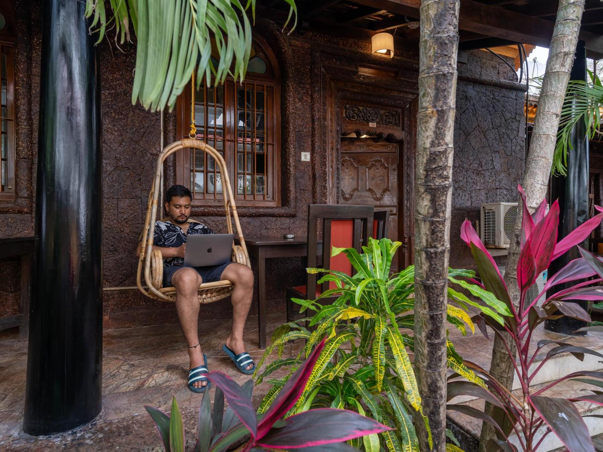 Madpackers Goa Anjuna - Bar ภายนอก รูปภาพ