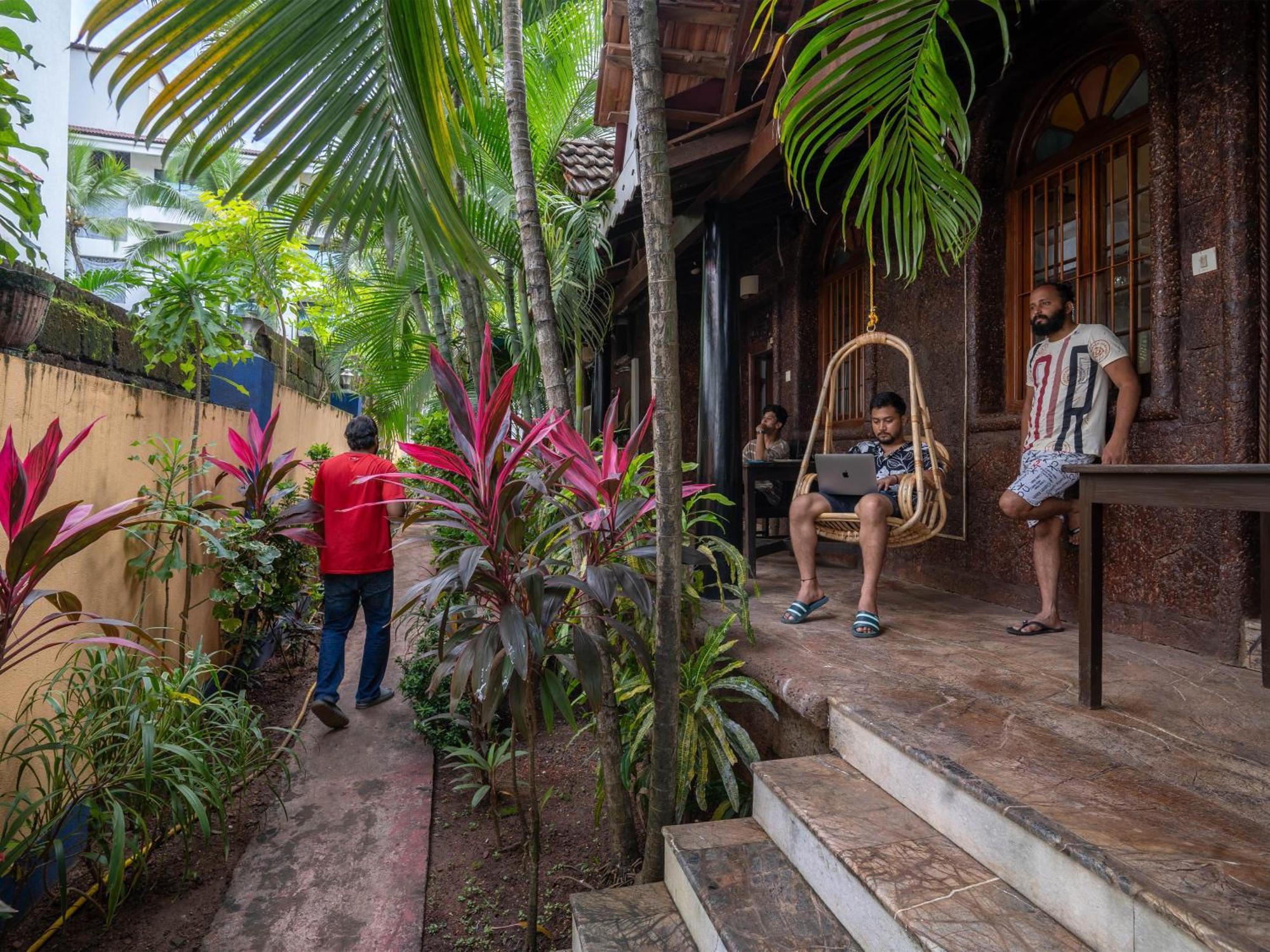 Madpackers Goa Anjuna - Bar ภายนอก รูปภาพ