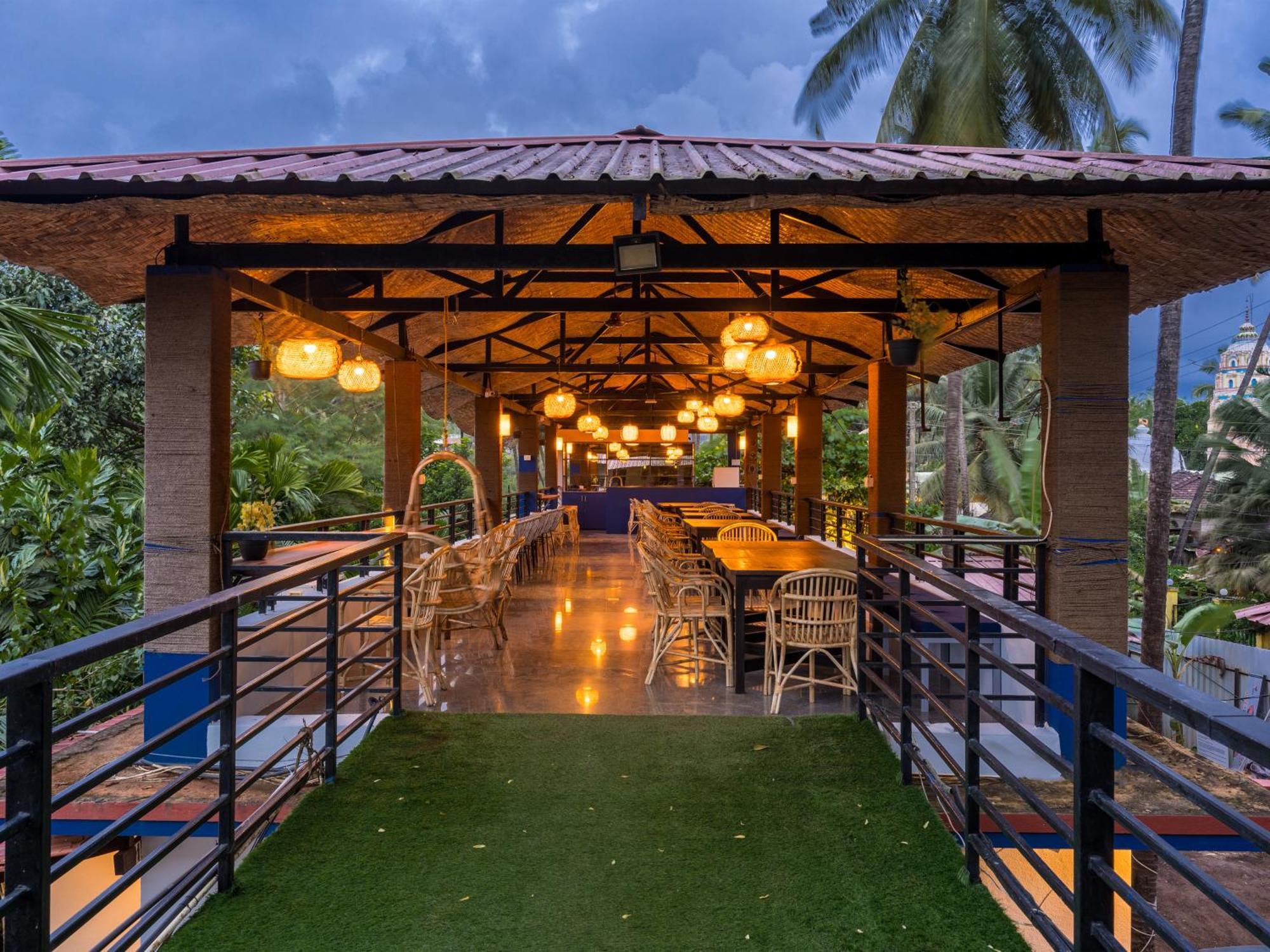 Madpackers Goa Anjuna - Bar ภายนอก รูปภาพ