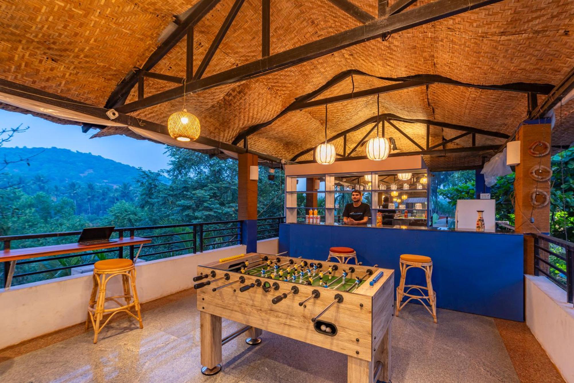 Madpackers Goa Anjuna - Bar ภายนอก รูปภาพ