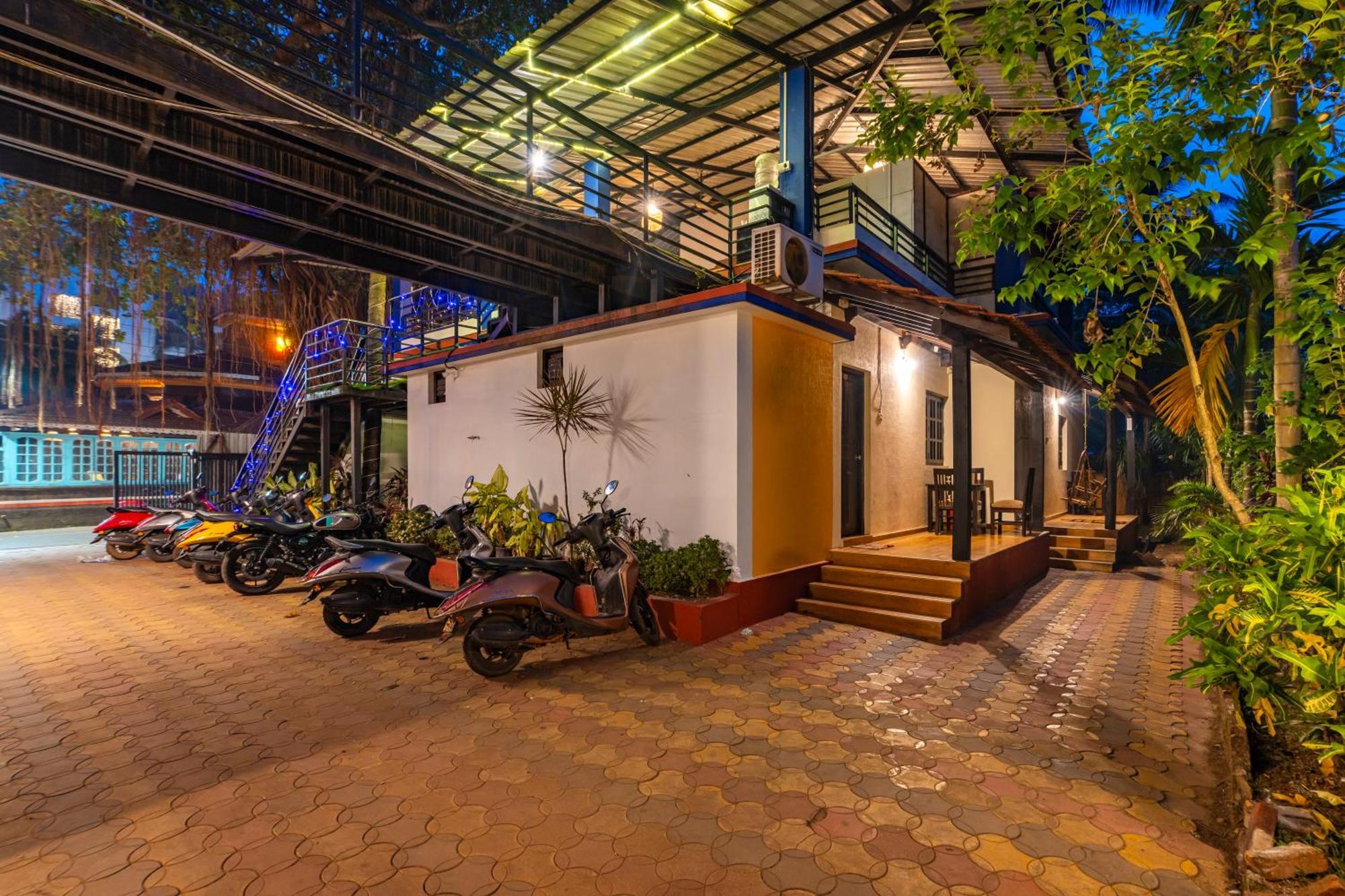 Madpackers Goa Anjuna - Bar ภายนอก รูปภาพ